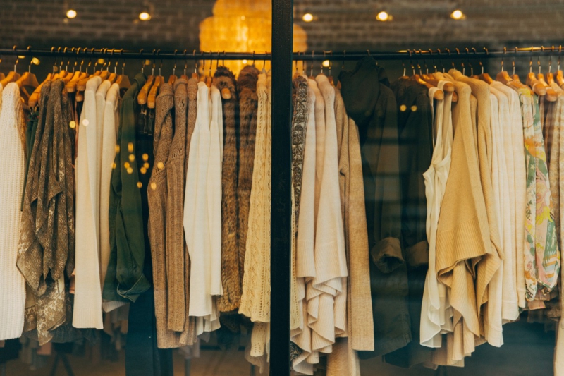 magasin-ST CEZAIRE SUR SIAGNE-min_clothe_fashion_store_shop_window_store_front-21277